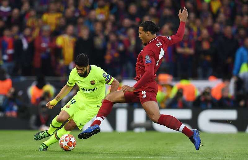 Van Dijk cho thấy kinh nghiệm, sự bình tĩnh và khả năng lãnh đạo vẫn là phẩm chất cực kỳ quan trọng của trung vệ hàng đầu. 
