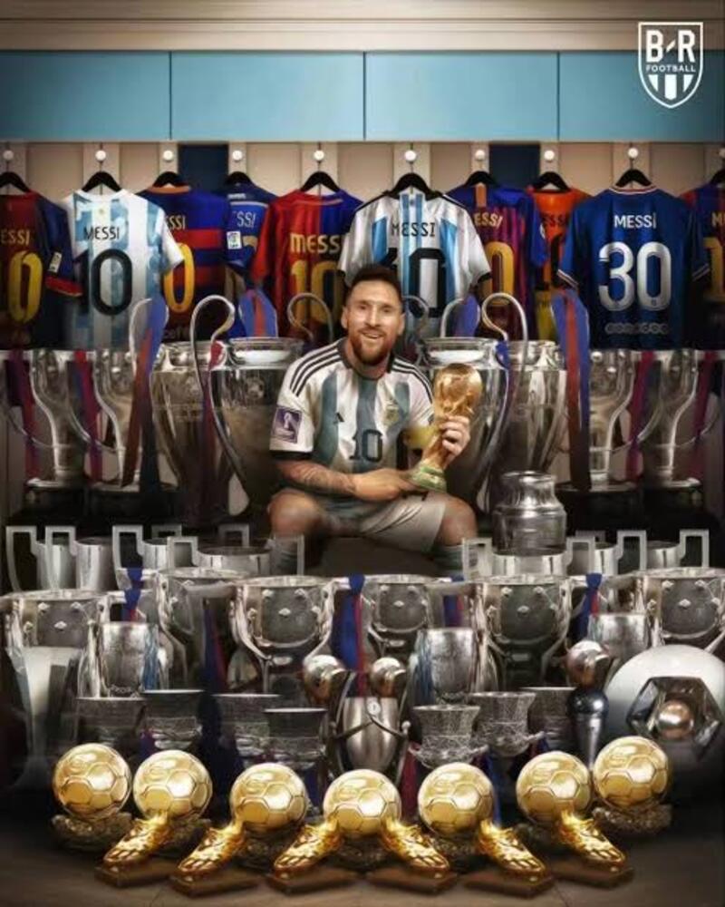 Bộ sưu tập danh hiệu của Messi gồm World Cup, Copa América, Champions League, Quả bóng vàng và nhiều chức vô địch quốc nội. 