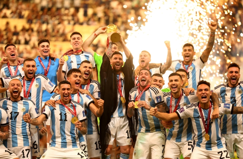 Messi đã dự nhiều kỳ World Cup cùng Argentina, với đỉnh cao là chức vô địch World Cup 2022. 