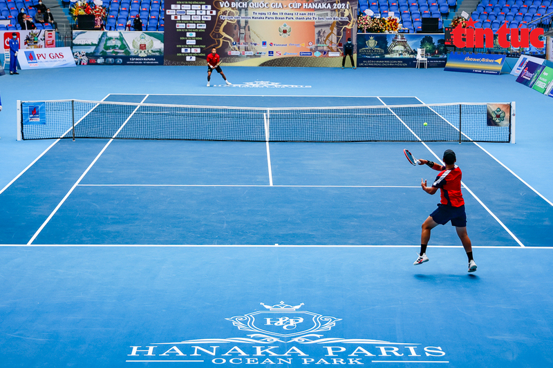 Tennis hấp dẫn nhờ tốc độ bóng cao, chiến thuật đa dạng và áp lực tâm lý rất lớn trên sân. 