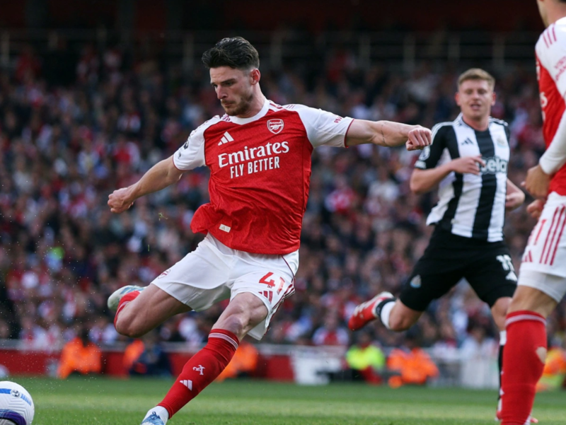 Declan Rice là tiền vệ toàn năng, có thể phòng ngự, kéo bóng và tạo nền tảng cho tuyến giữa Arsenal.