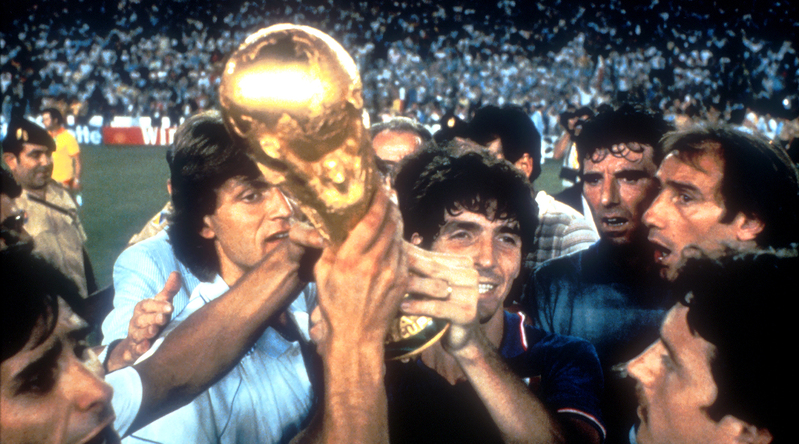 Paolo Rossi tỏa sáng ở những trận quyết định, góp công lớn đưa Ý vô địch World Cup 1982. 