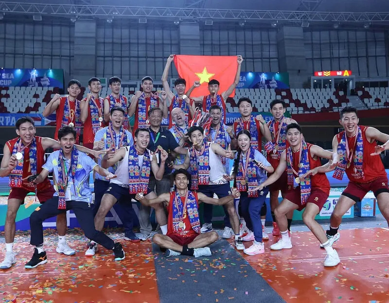 Tuyển bóng chuyền nam Việt Nam tạo cột mốc lịch sử khi lần đầu đăng quang SEA V Cup 2026 tại Jakarta.