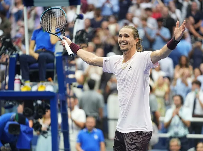 Alexander Zverev là tay vợt Đức nổi bật với chiều cao, giao bóng mạnh và nền tảng gia đình quần vợt.