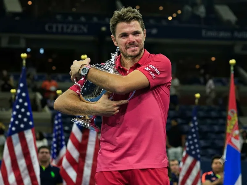 Stan Wawrinka nâng cao cúp US Open 2016 sau chiến thắng trước Novak Djokovic trong trận chung kết căng thẳng.